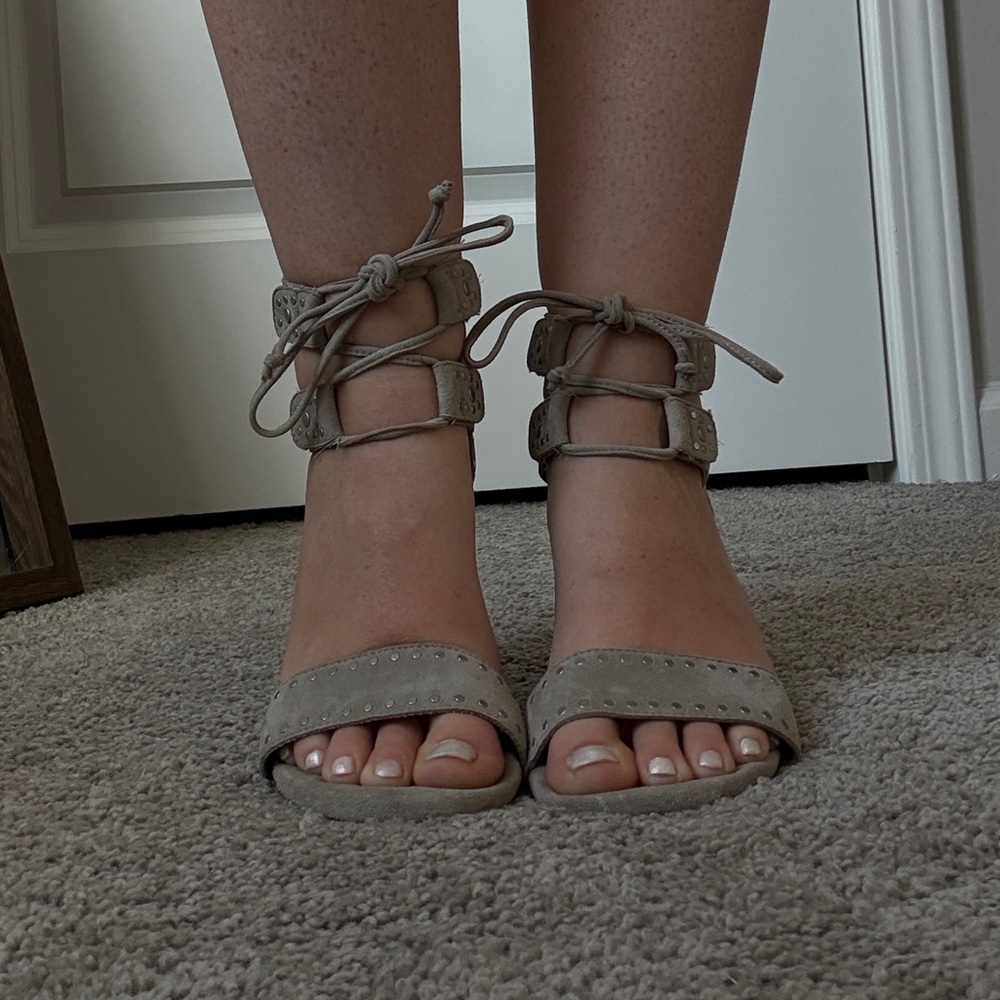 Arturo Chiang Gray Silver Sandals with Adjustable Ankle Straps